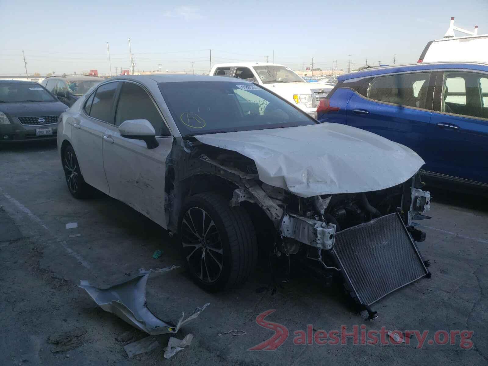 4T1B11HK0KU683083 2019 TOYOTA CAMRY