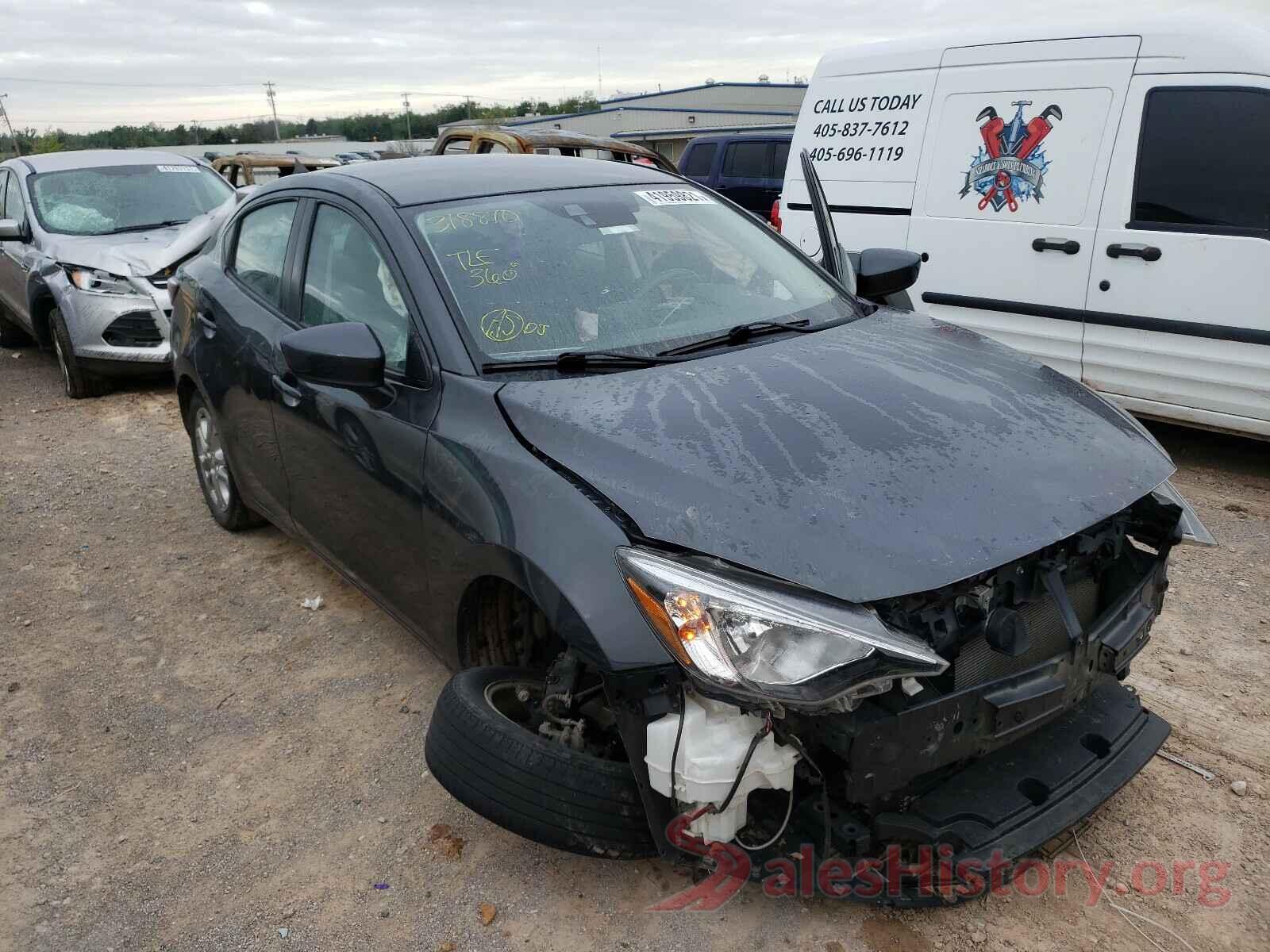 3MYDLBYV1JY318870 2018 TOYOTA YARIS