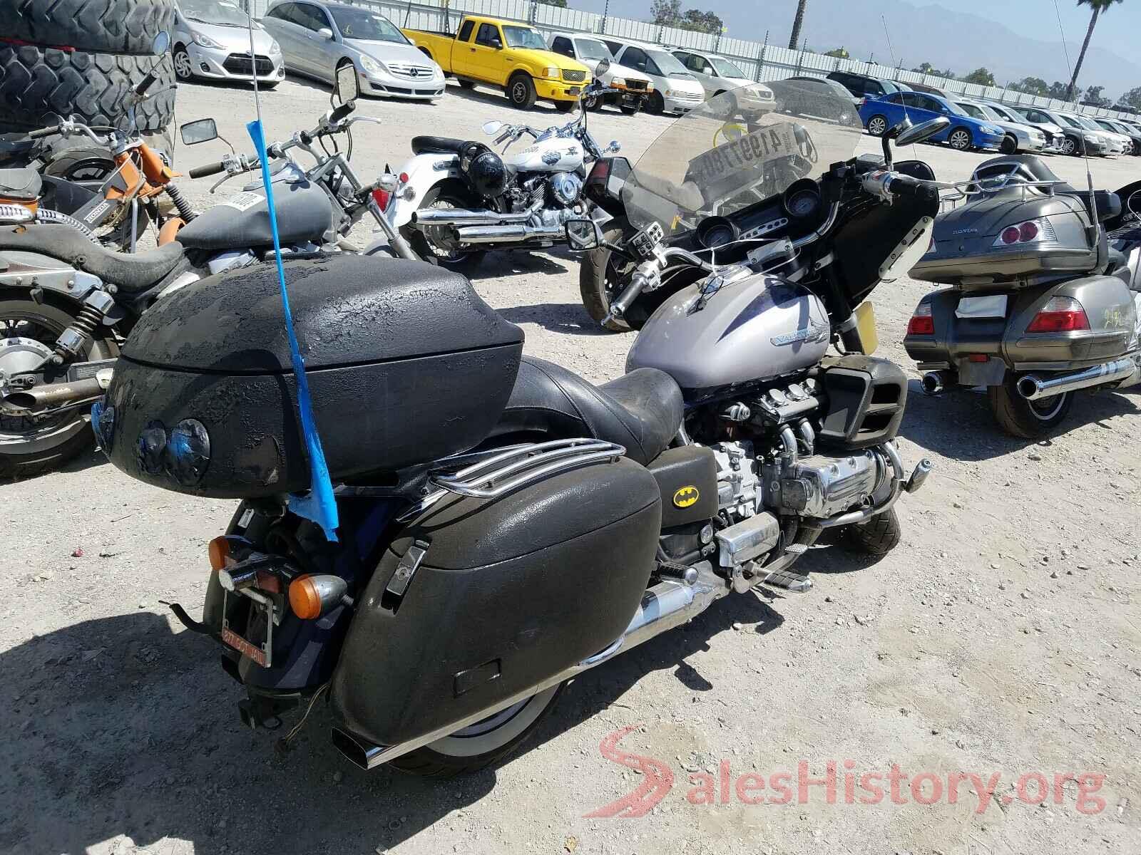 1HFSC4111YA100179 2000 HONDA GL CYCLE