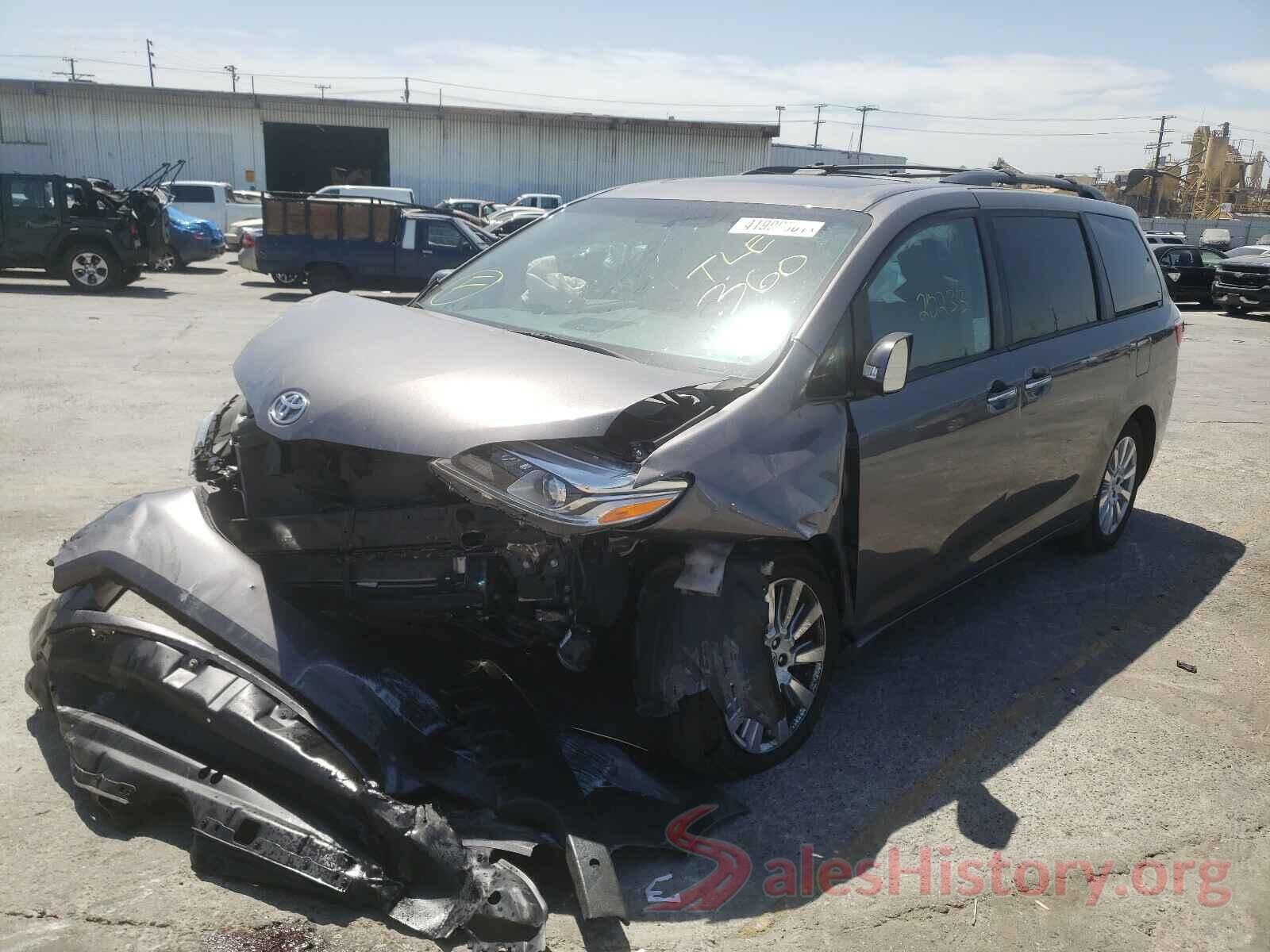 5TDYZ3DC1HS893528 2017 TOYOTA SIENNA