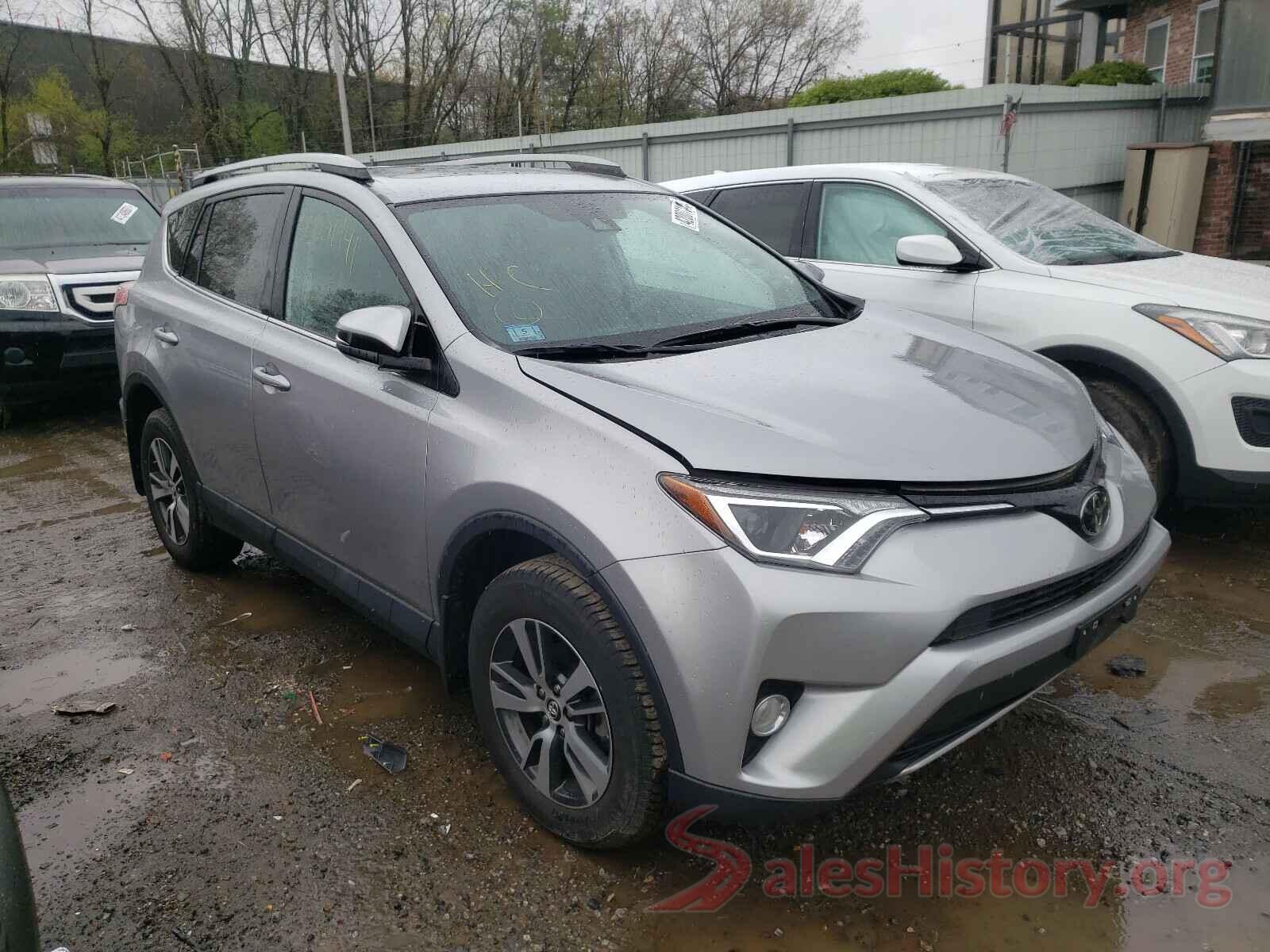 2T3RFREVXJW773358 2018 TOYOTA RAV4