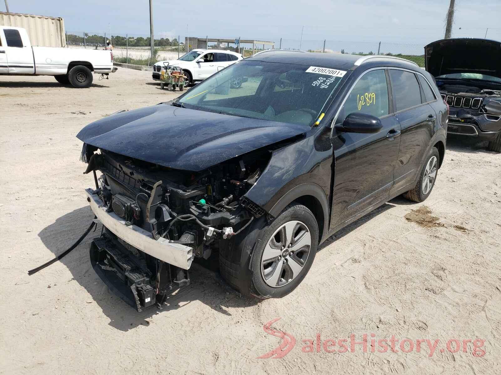 KNDCB3LC8H5065868 2017 KIA NIRO