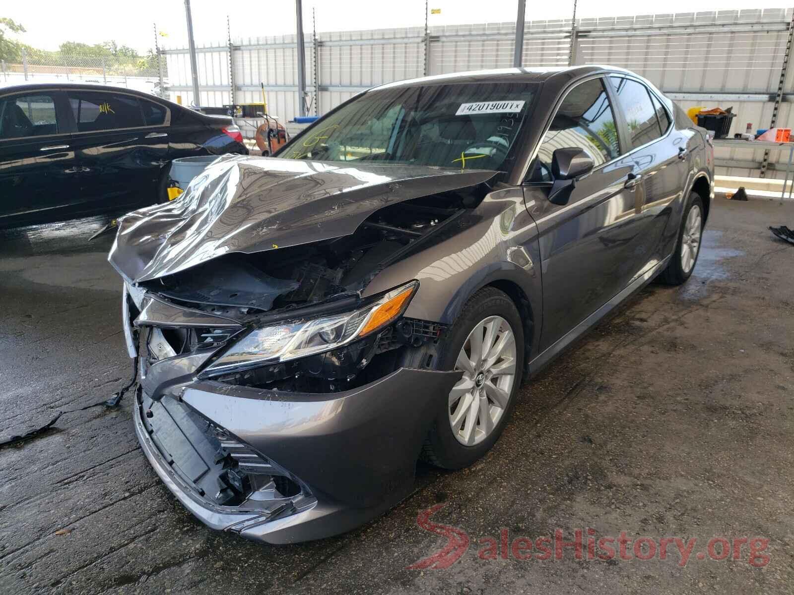 4T1B11HK8JU060518 2018 TOYOTA CAMRY