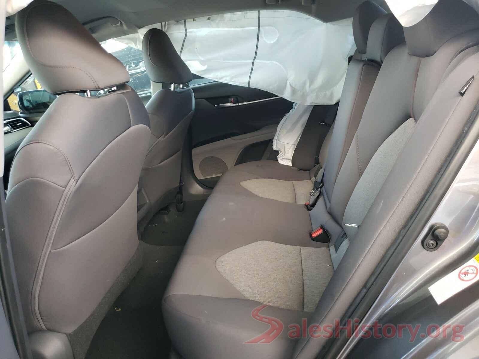 4T1B11HK8JU060518 2018 TOYOTA CAMRY