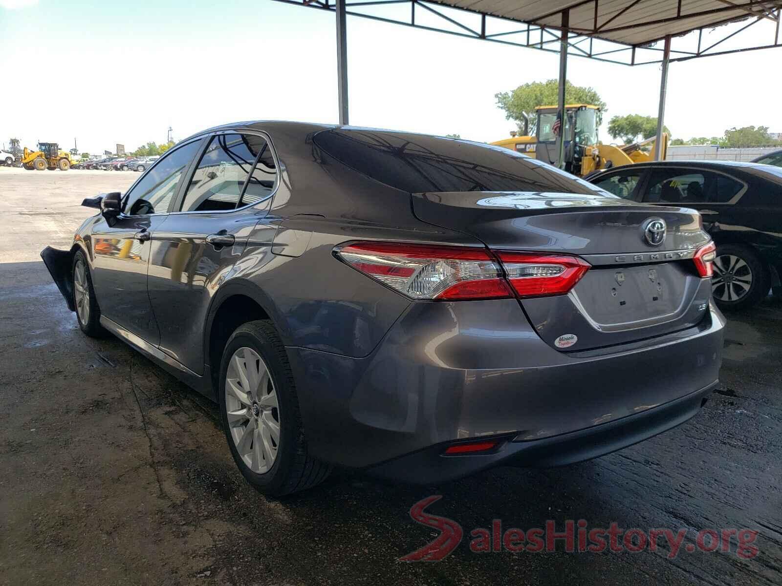 4T1B11HK8JU060518 2018 TOYOTA CAMRY