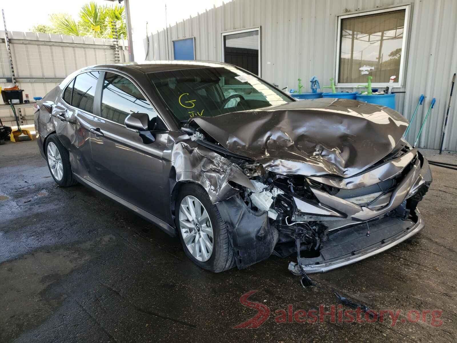 4T1B11HK8JU060518 2018 TOYOTA CAMRY