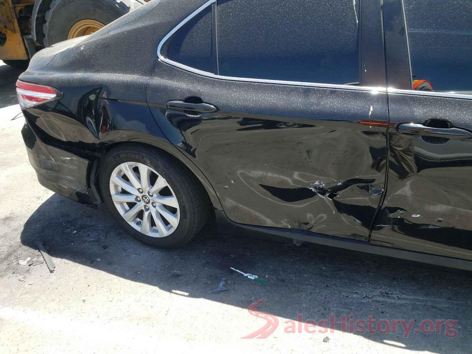 4T1B11HKXJU069950 2018 TOYOTA CAMRY