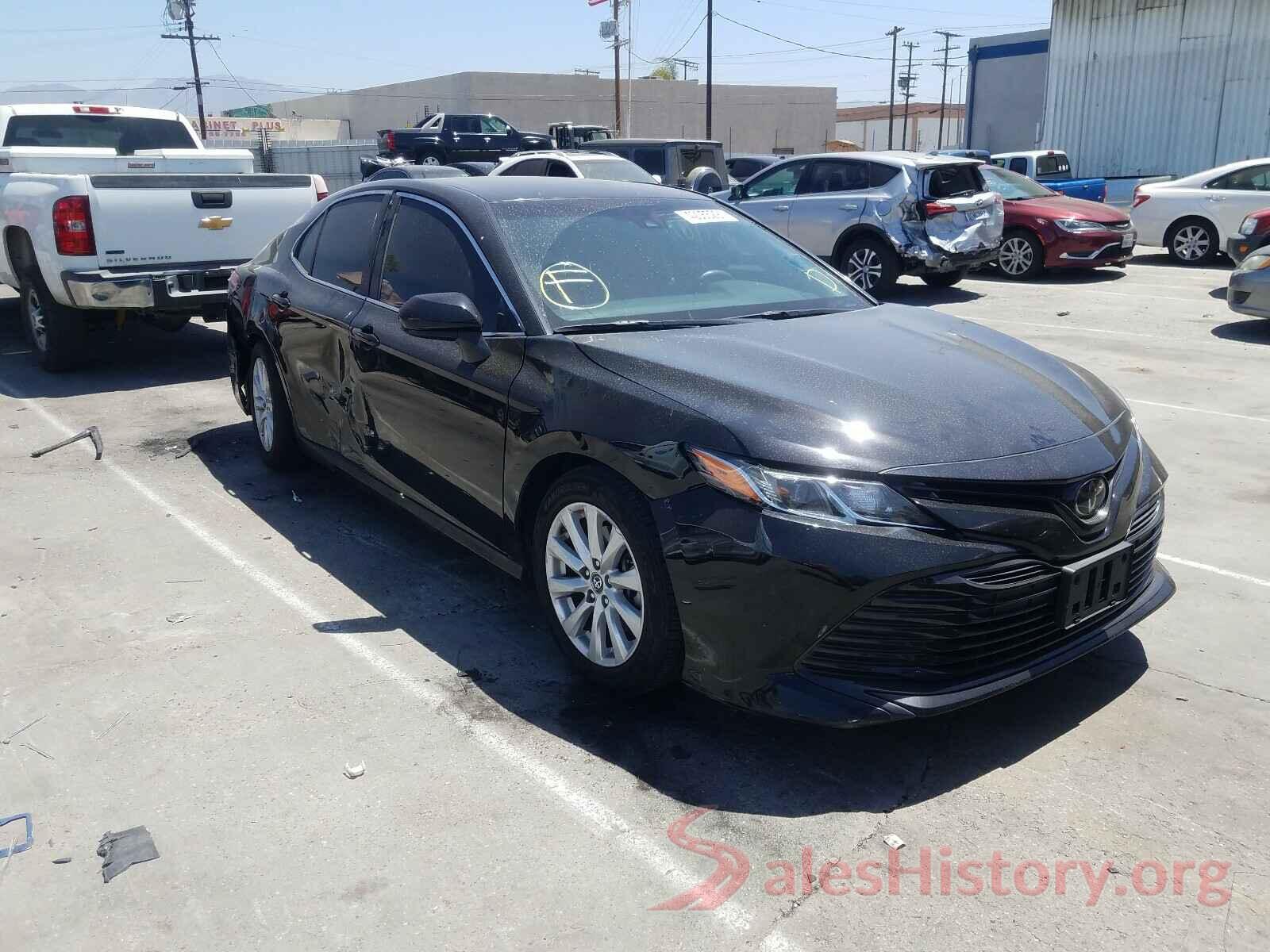 4T1B11HKXJU069950 2018 TOYOTA CAMRY