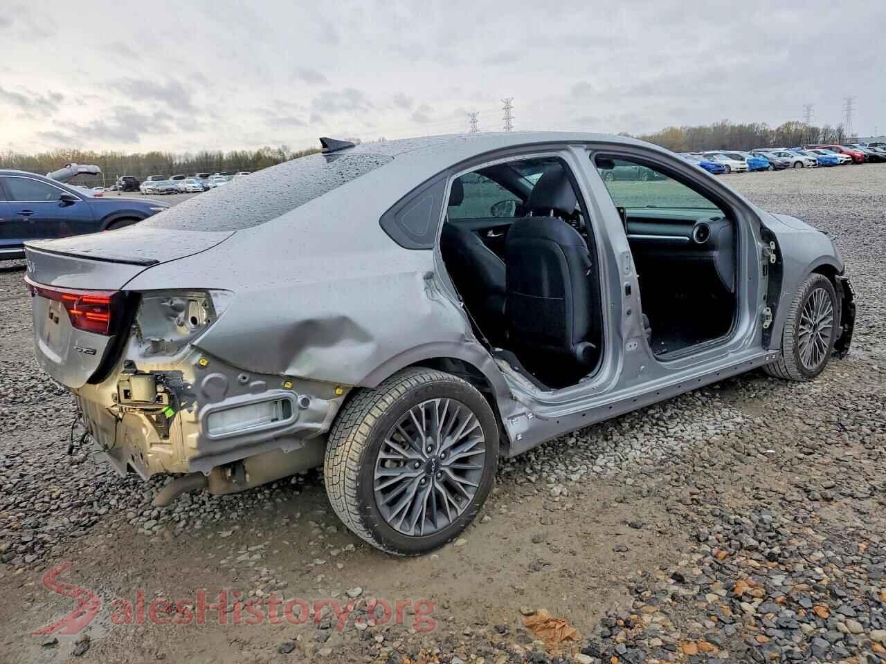 2024 KIA FORTE VIN 3KPF54AD3RE706386, right side view
