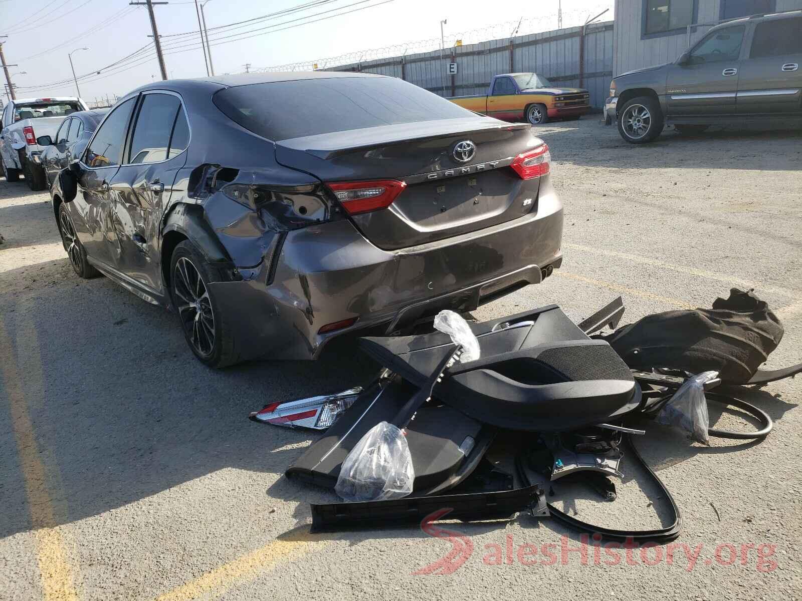 4T1B11HK0JU534221 2018 TOYOTA CAMRY