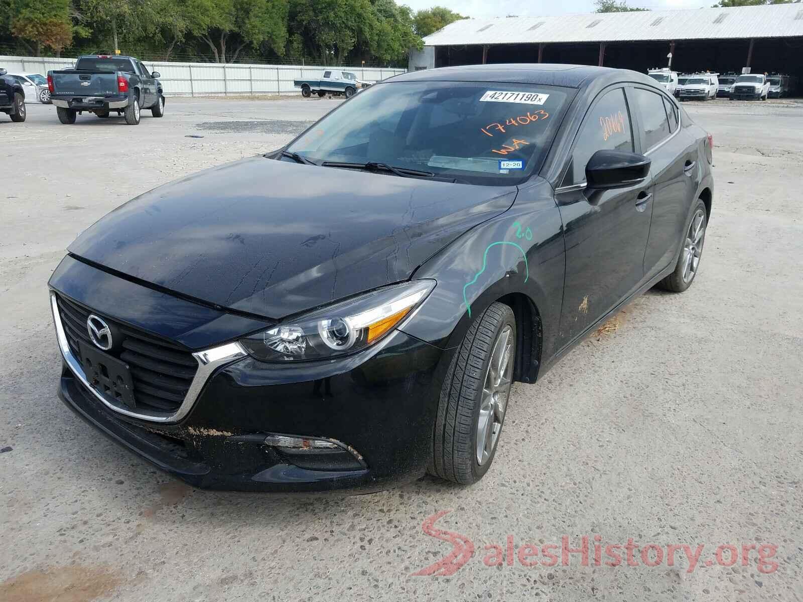 3MZBN1V35JM174063 2018 MAZDA 3