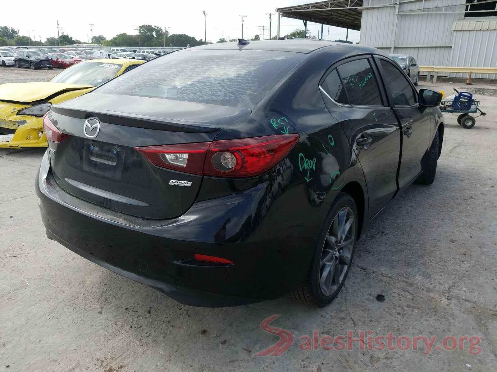 3MZBN1V35JM174063 2018 MAZDA 3