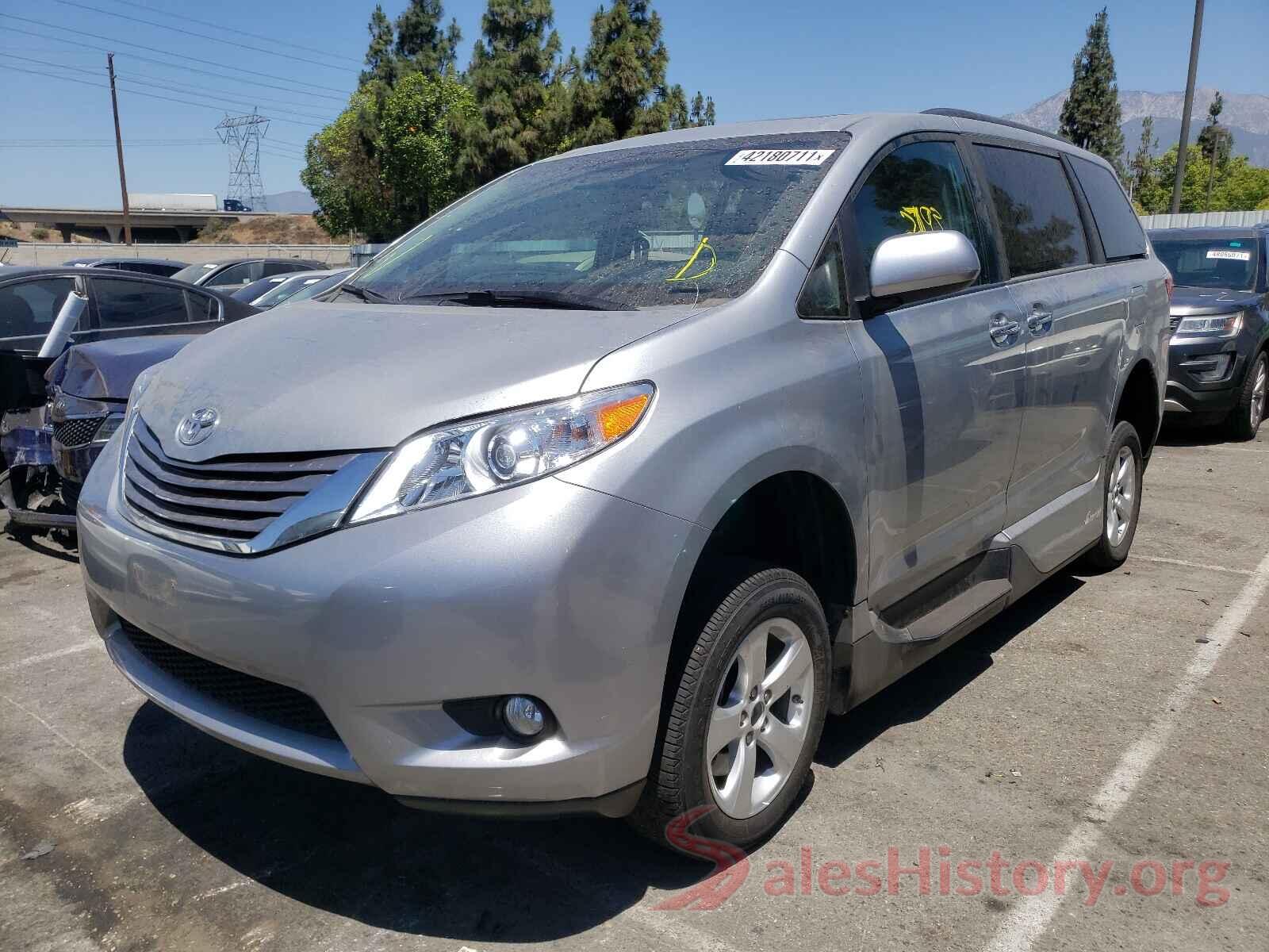 5TDYZ3DC0HS868779 2017 TOYOTA SIENNA