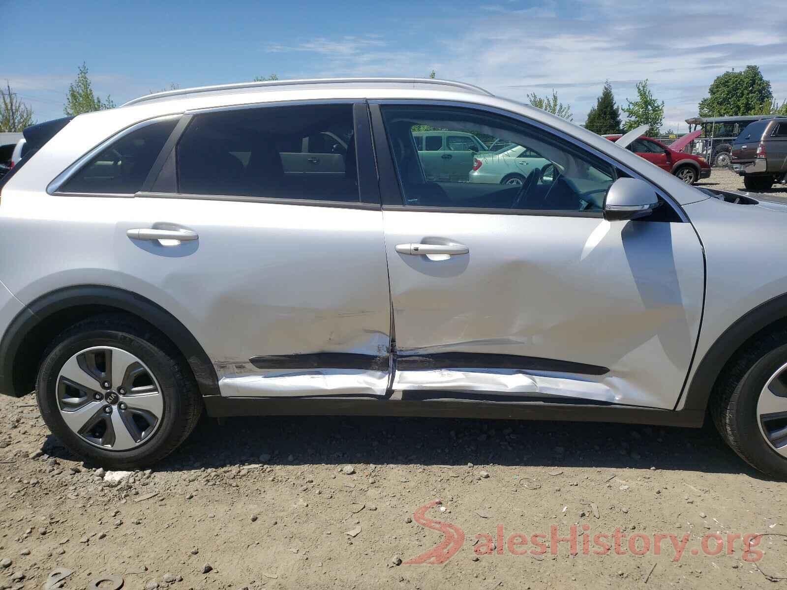 KNDCE3LC5J5127241 2018 KIA NIRO