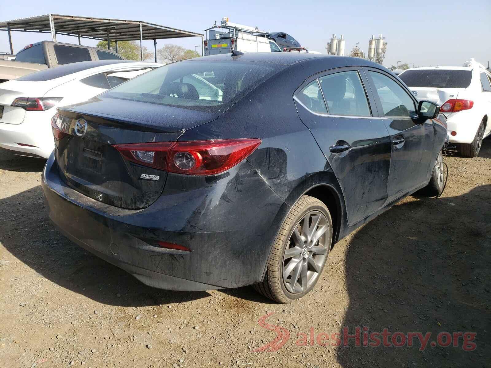 3MZBN1W32JM163133 2018 MAZDA 3