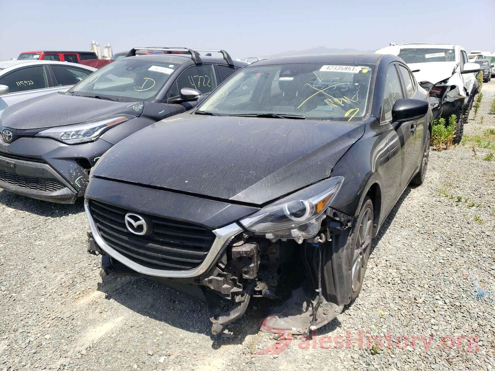 3MZBN1W32JM163133 2018 MAZDA 3