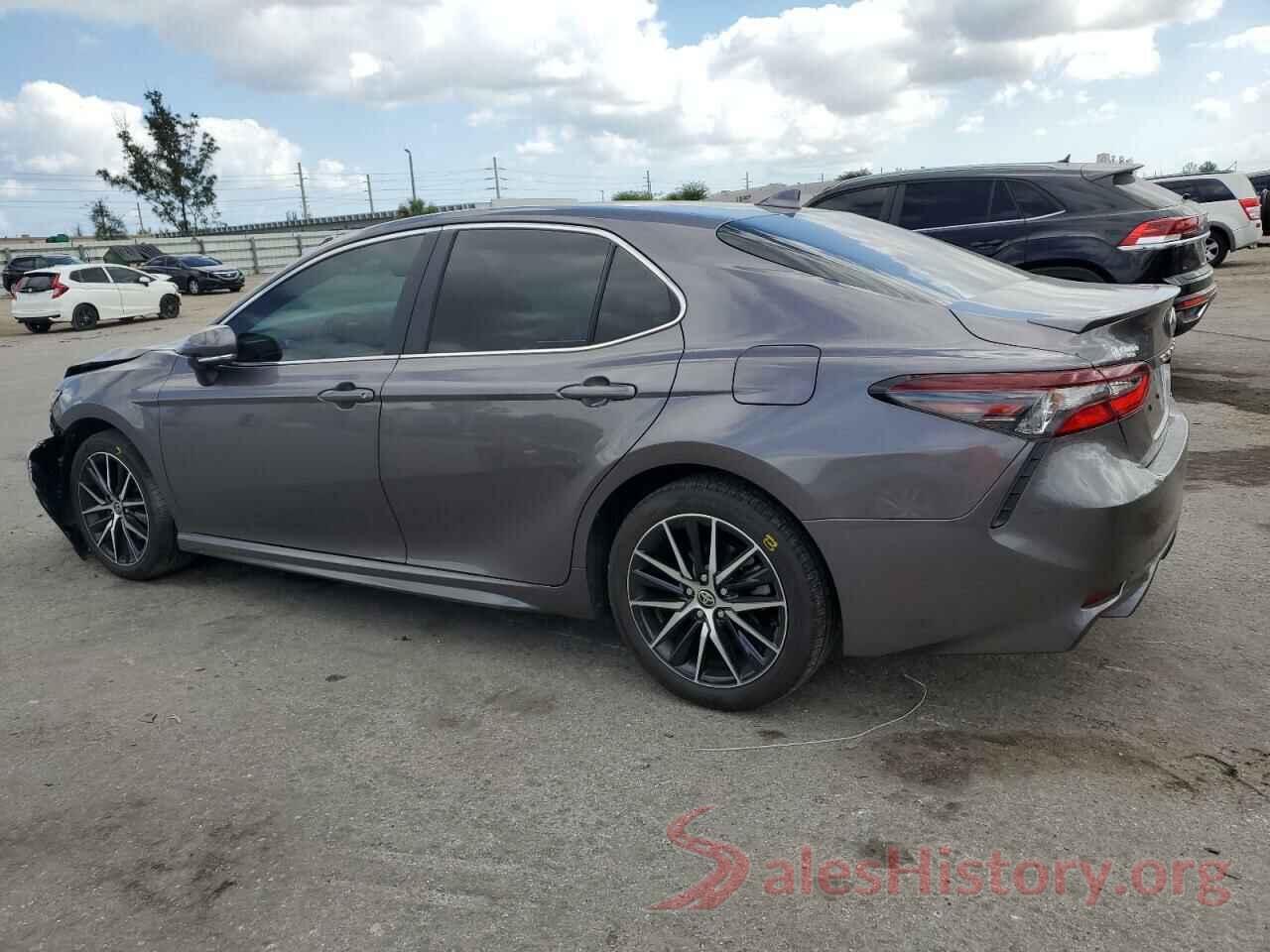 4T1G11AKXNU633070 2022 TOYOTA CAMRY