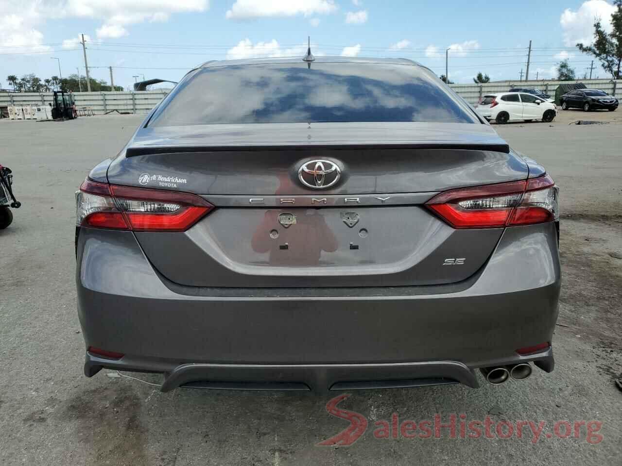 4T1G11AKXNU633070 2022 TOYOTA CAMRY