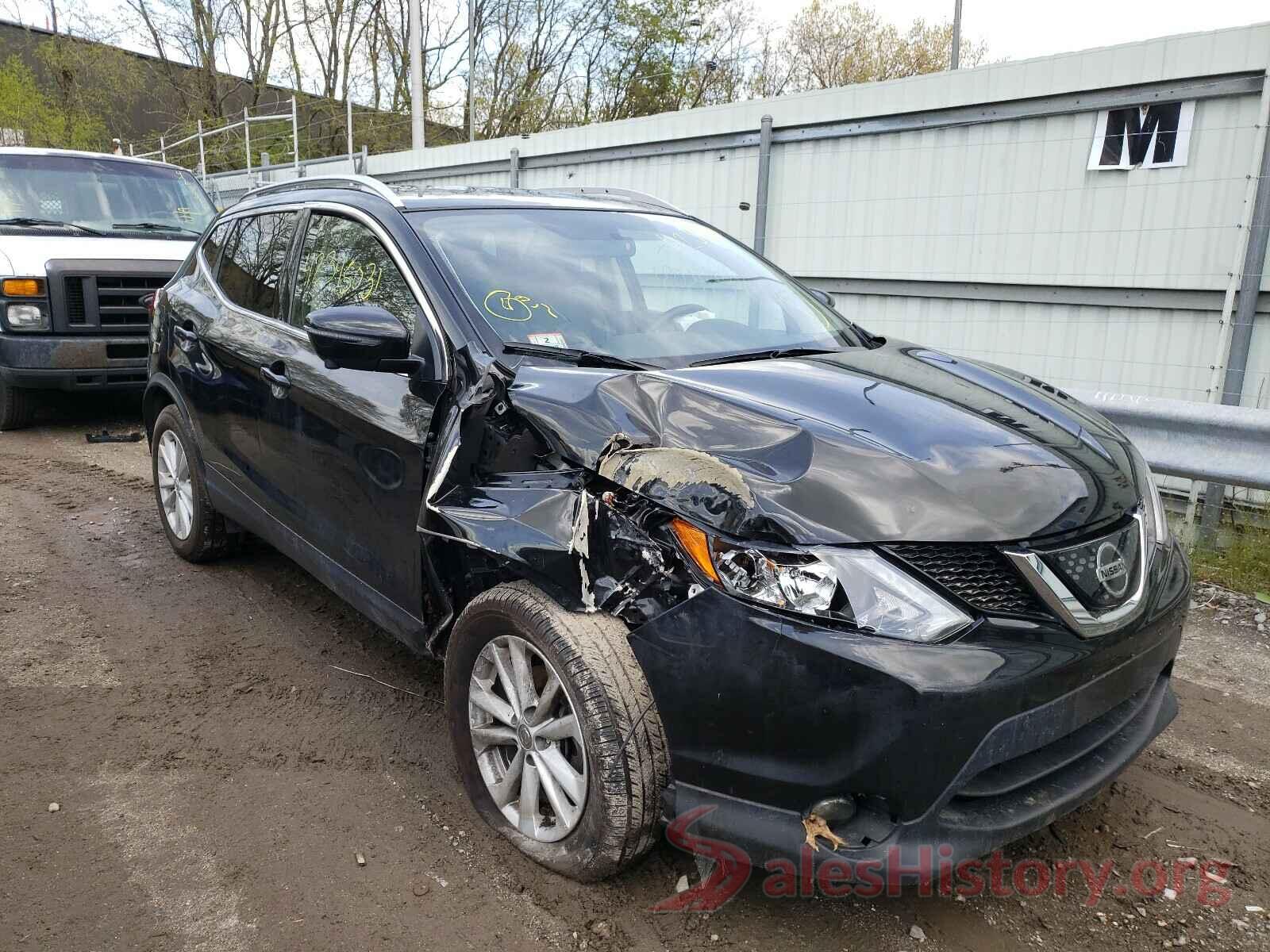 JN1BJ1CR0JW268795 2018 NISSAN ROGUE