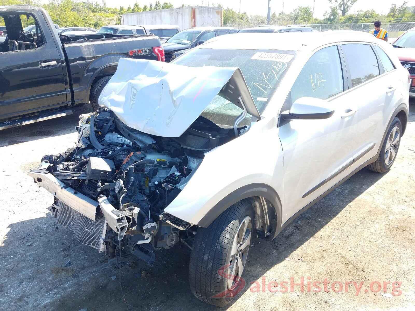 KNDCB3LC8H5063473 2017 KIA NIRO