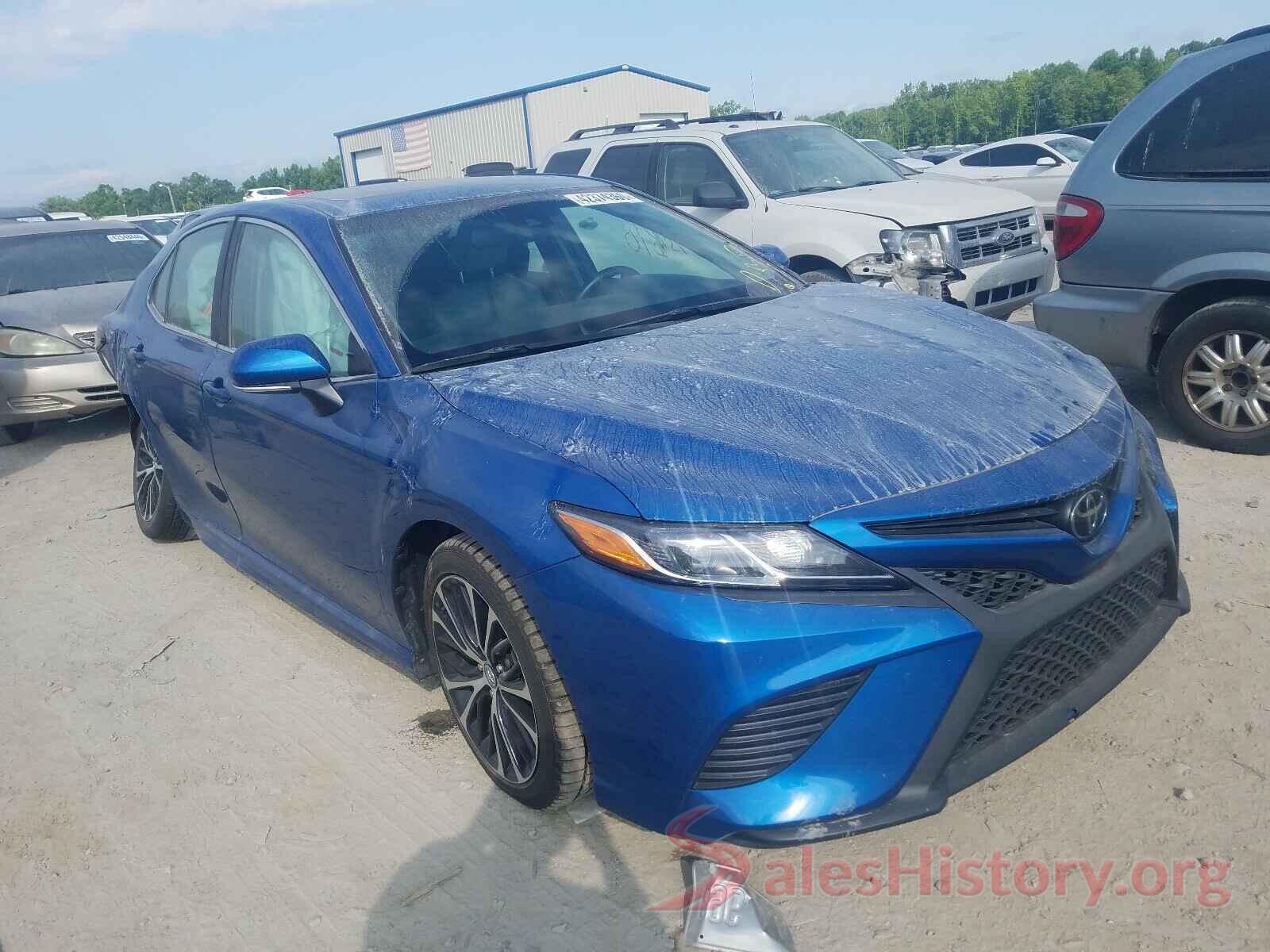 4T1B11HK0JU138290 2018 TOYOTA CAMRY