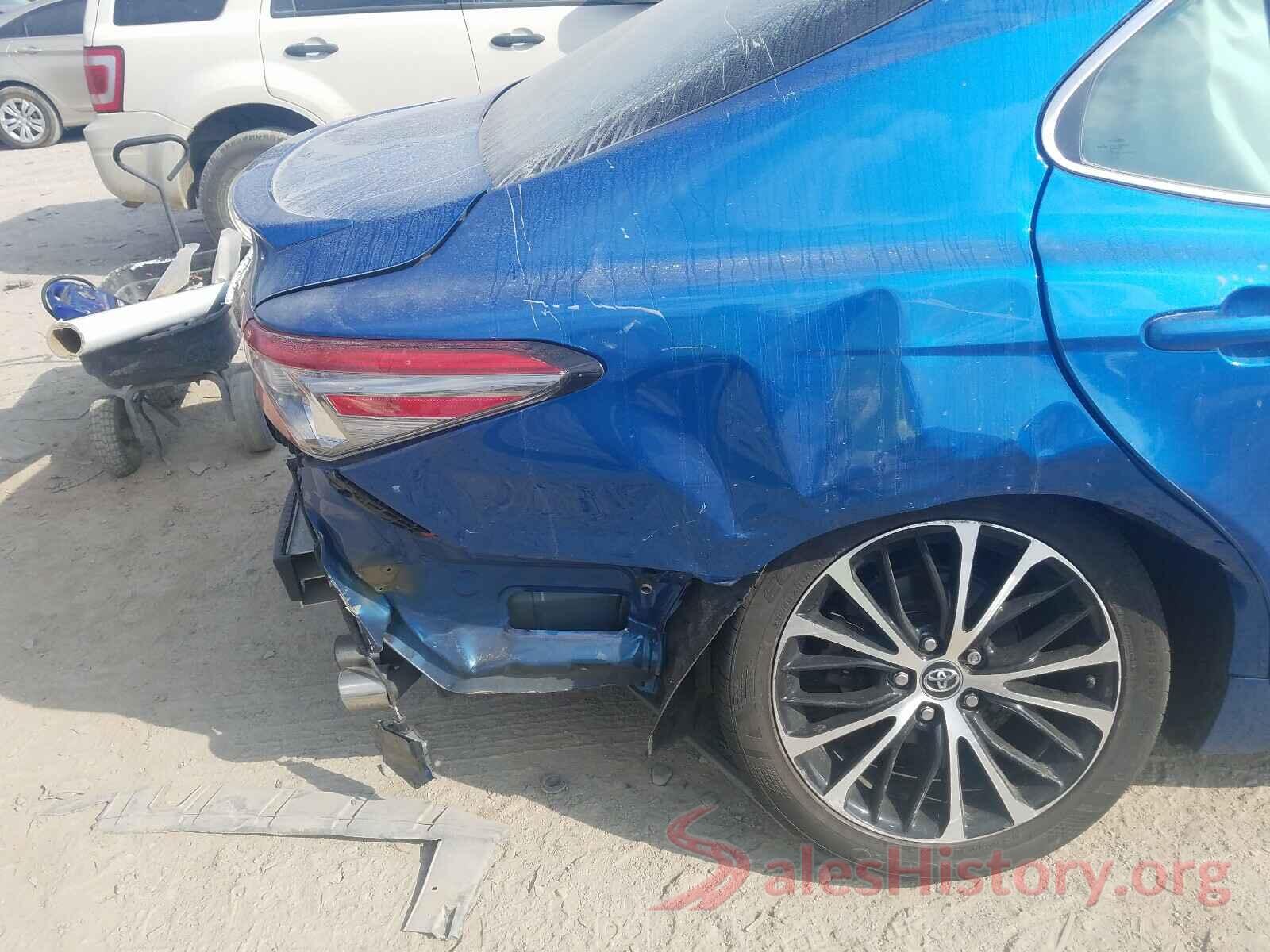 4T1B11HK0JU138290 2018 TOYOTA CAMRY