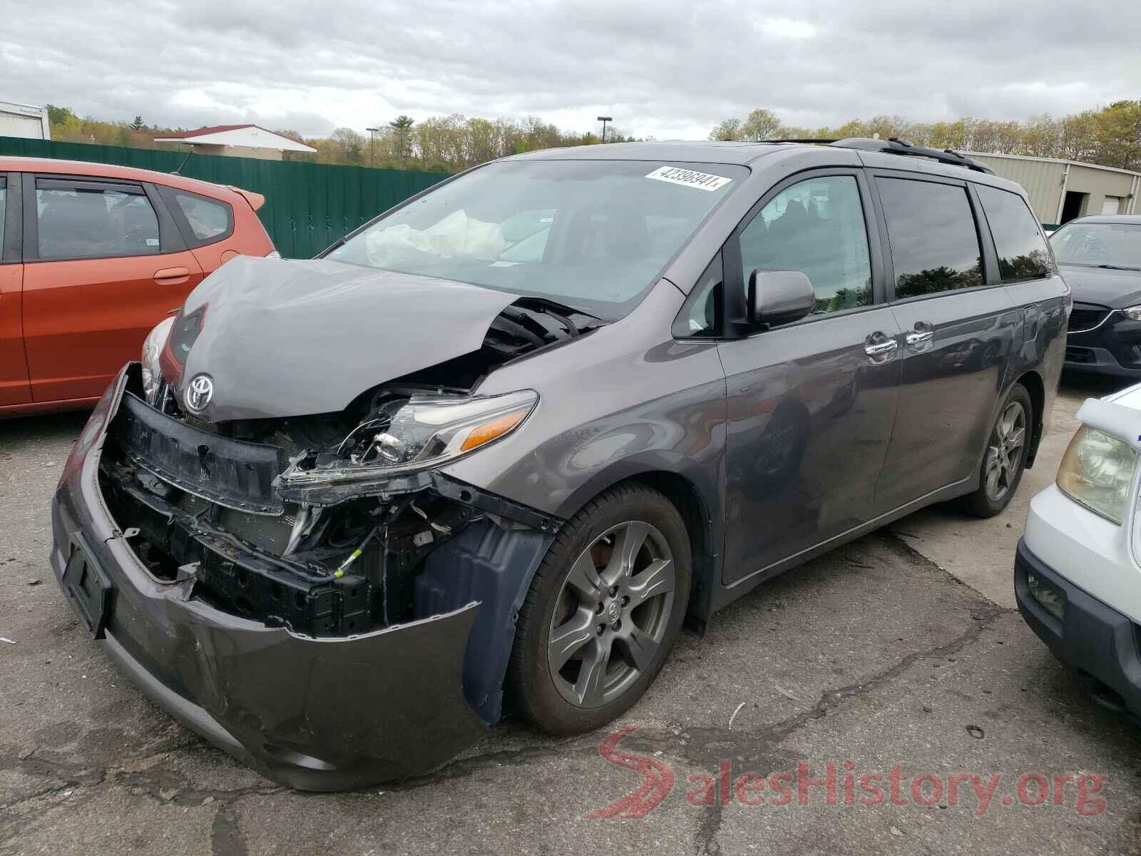 5TDXZ3DC1HS832692 2017 TOYOTA SIENNA