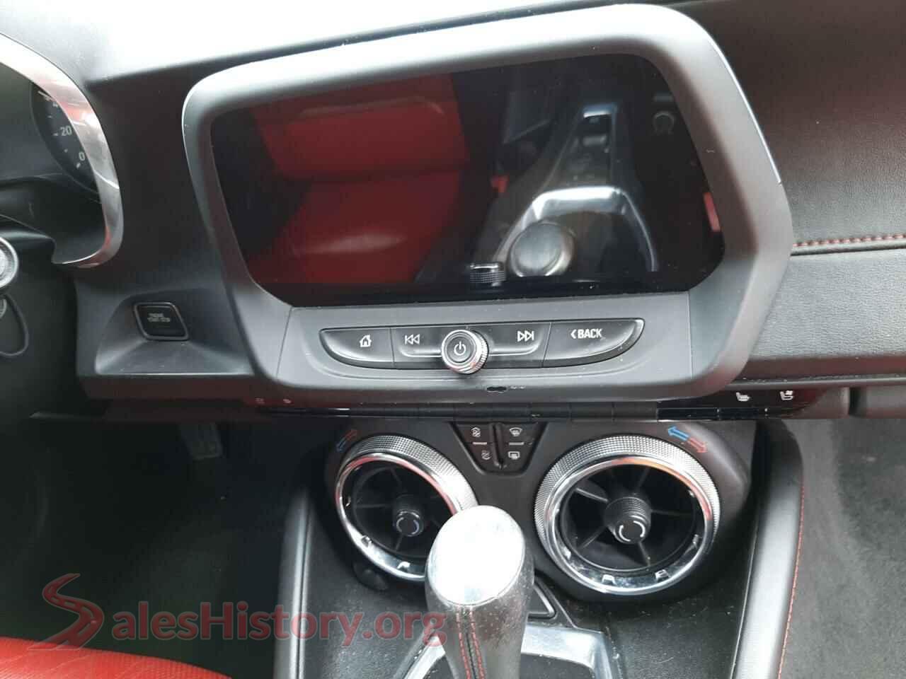 2016 CHEVROLET CAMARO VIN 1G1FD3DSXG0168212, interior center console