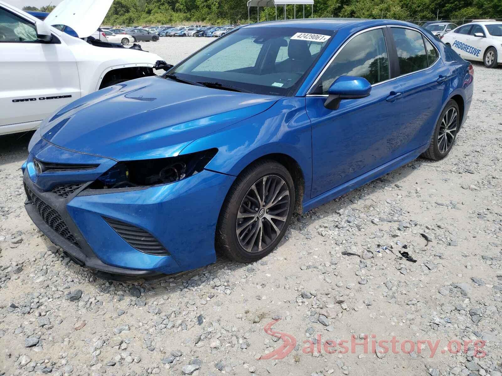 4T1B11HK0JU008011 2018 TOYOTA CAMRY