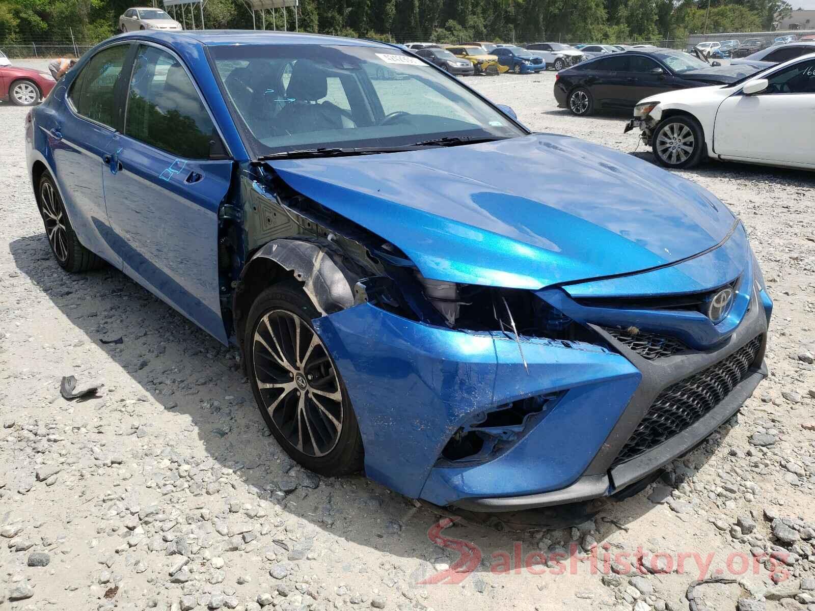 4T1B11HK0JU008011 2018 TOYOTA CAMRY