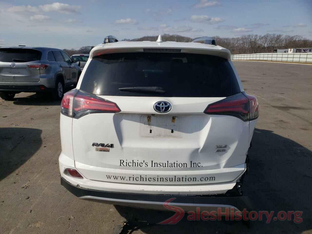 2T3RFREV7JW754637 2018 TOYOTA RAV4