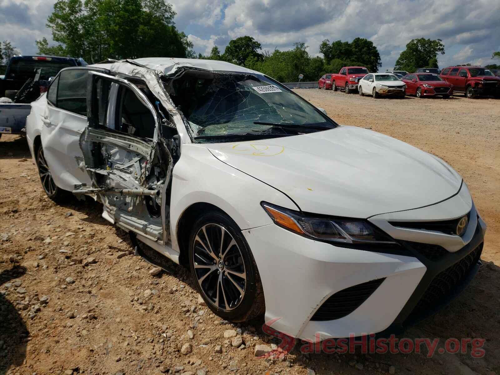 4T1B11HK4JU032117 2018 TOYOTA CAMRY