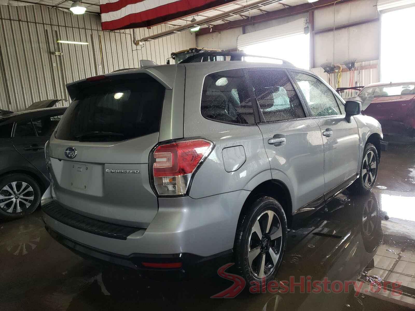 JF2SJAGC7JH440586 2018 SUBARU FORESTER