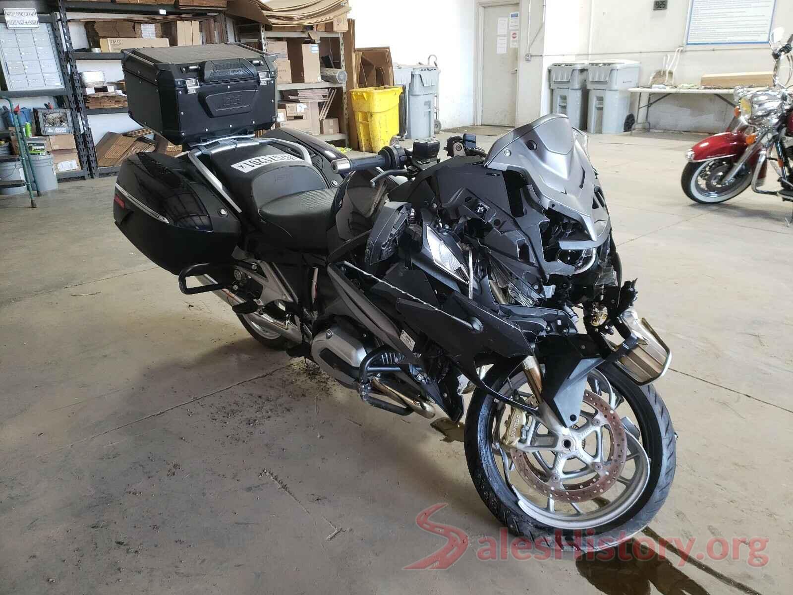 WB10A1307JZ471135 2018 BMW MOTORCYCLE