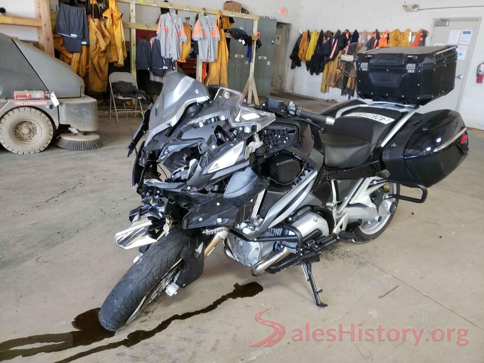 WB10A1307JZ471135 2018 BMW MOTORCYCLE