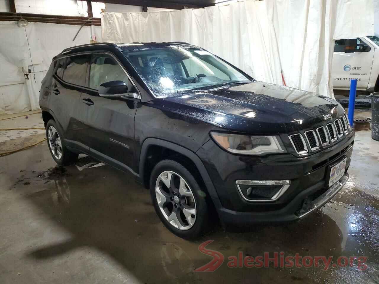 3C4NJDCB3JT332901 2018 JEEP COMPASS