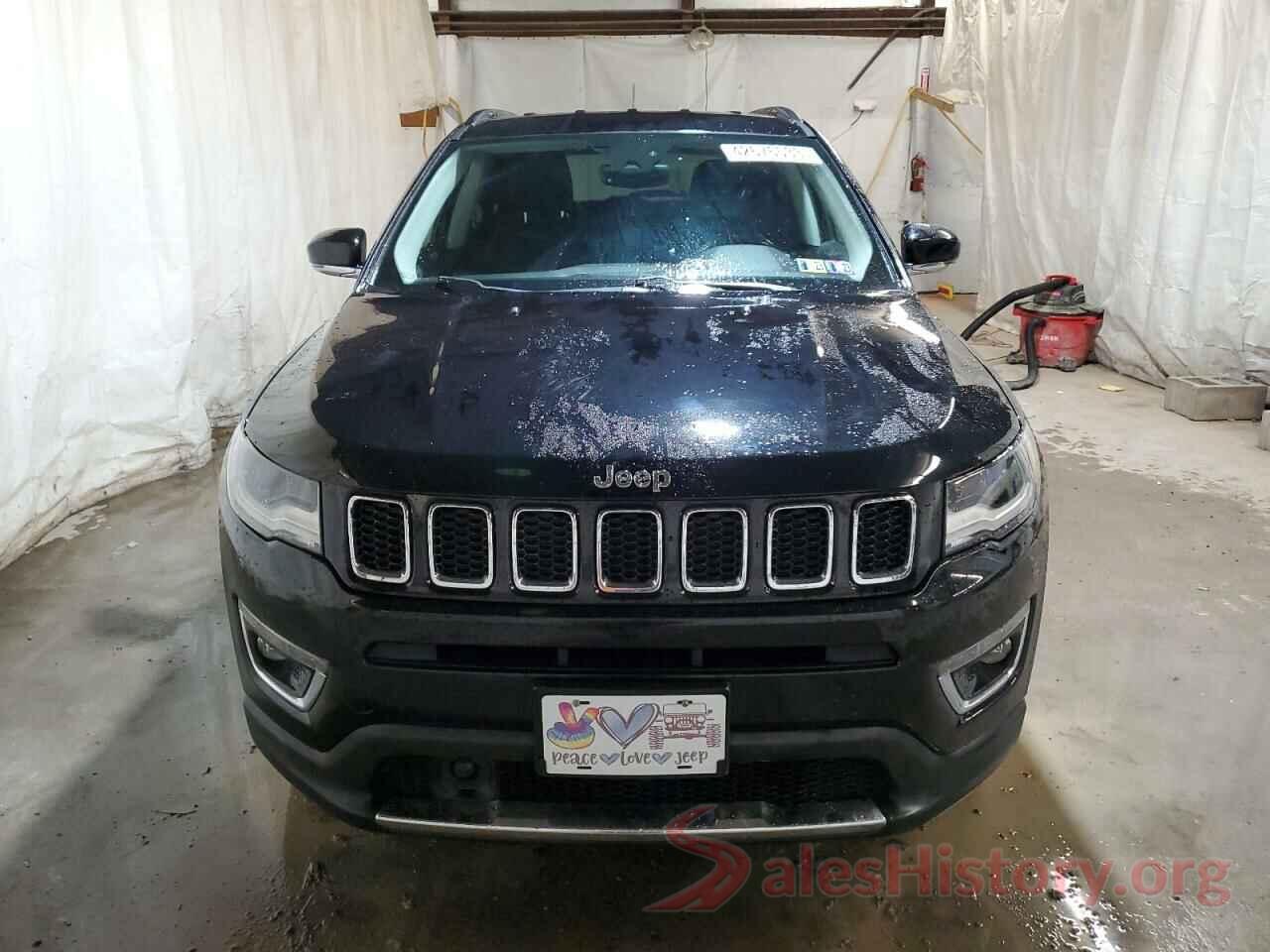 3C4NJDCB3JT332901 2018 JEEP COMPASS