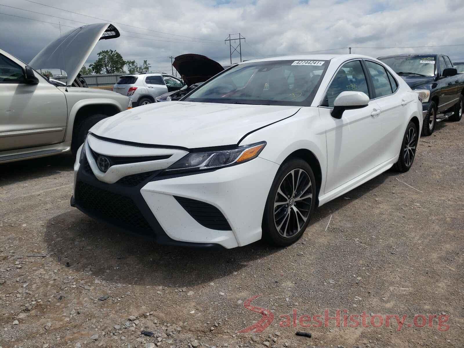 4T1B11HK3JU610160 2018 TOYOTA CAMRY