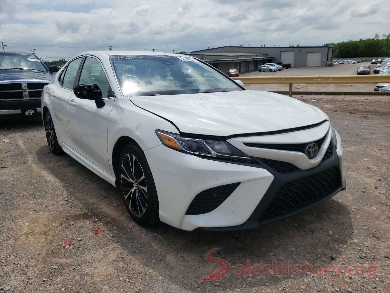 4T1B11HK3JU610160 2018 TOYOTA CAMRY