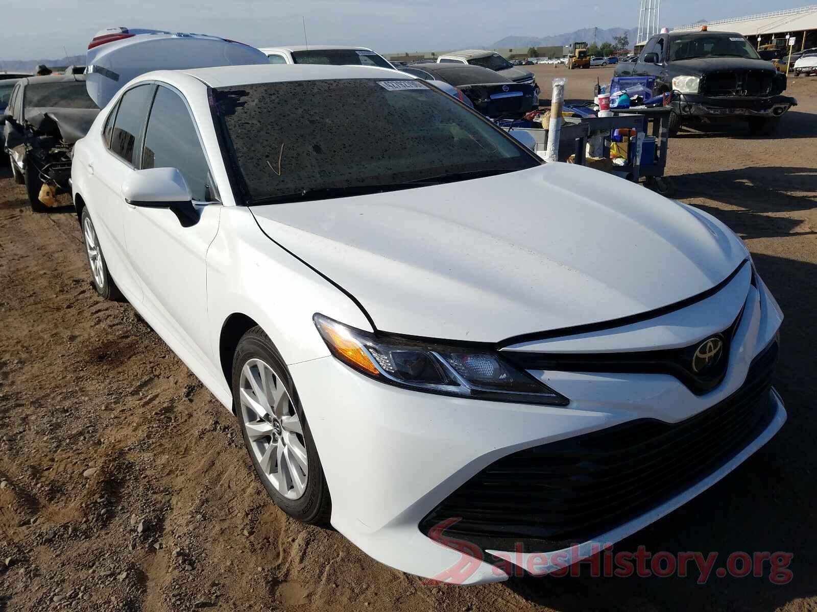 4T1B11HK8JU606279 2018 TOYOTA CAMRY