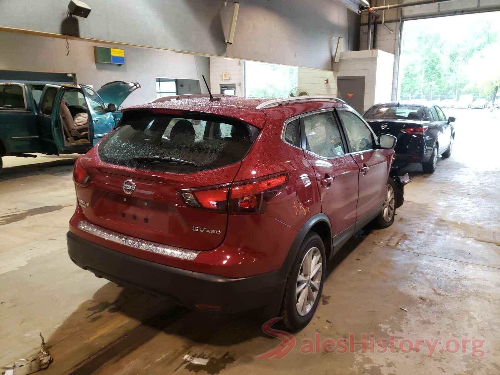 JN1BJ1CR7JW200588 2018 NISSAN ROGUE