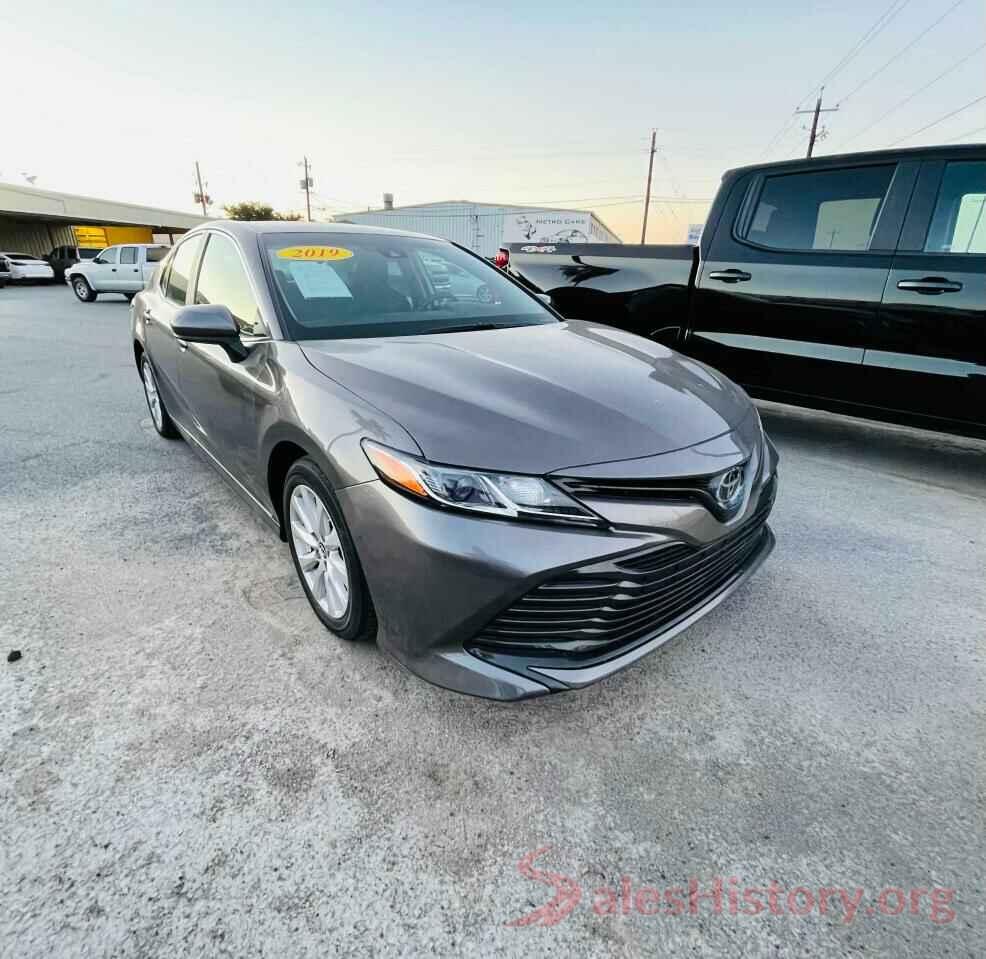 4T1B11HK6KU757803 2019 TOYOTA CAMRY