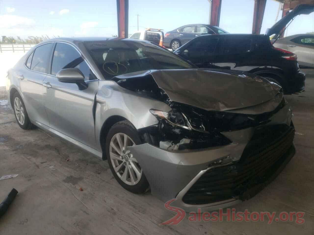 4T1C11AK2NU618268 2022 TOYOTA CAMRY