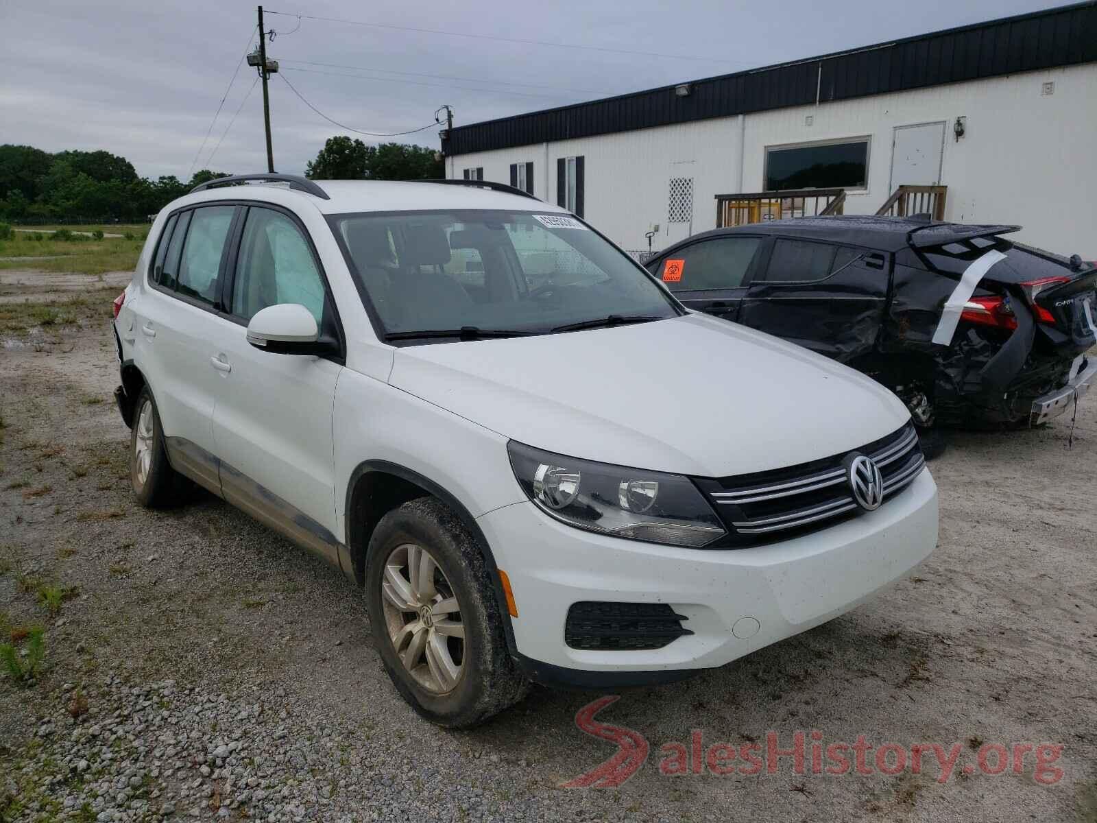 WVGAV7AX2HK004489 2017 VOLKSWAGEN TIGUAN