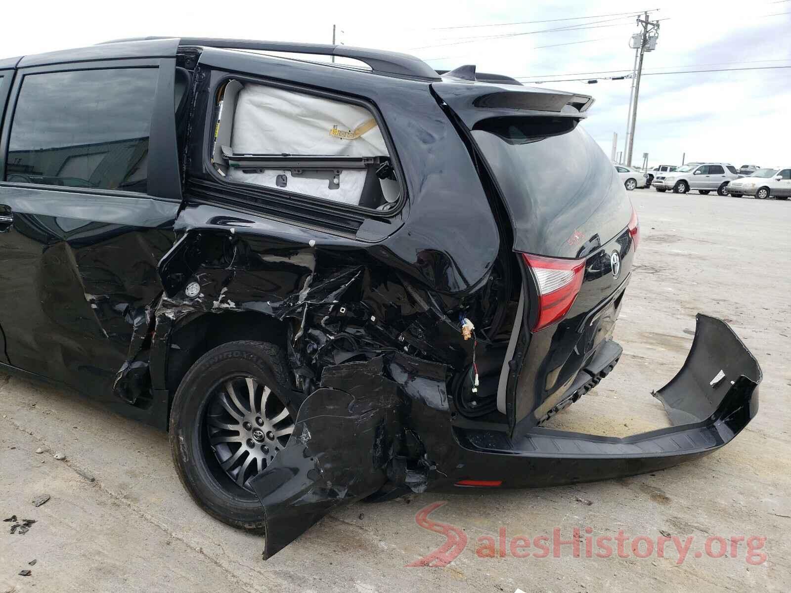 5TDYZ3DC9JS909464 2018 TOYOTA SIENNA