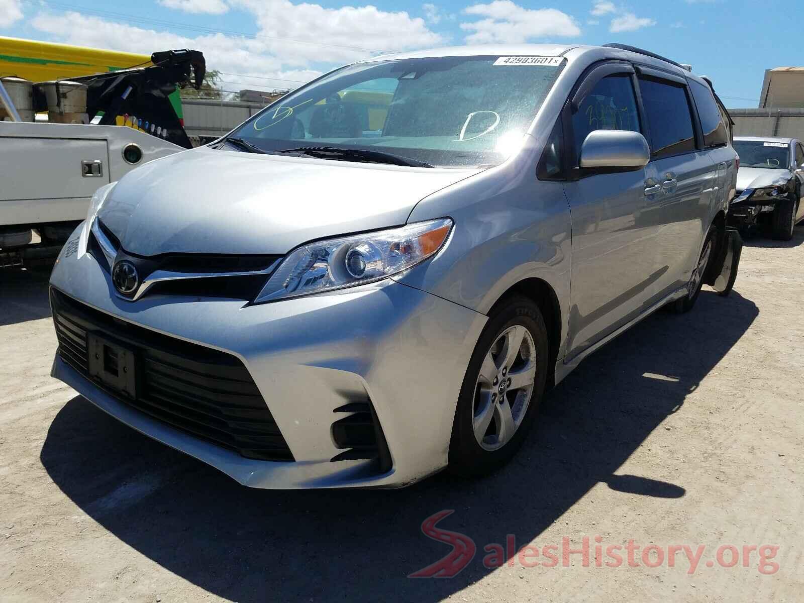 5TDKZ3DC2KS985423 2019 TOYOTA SIENNA