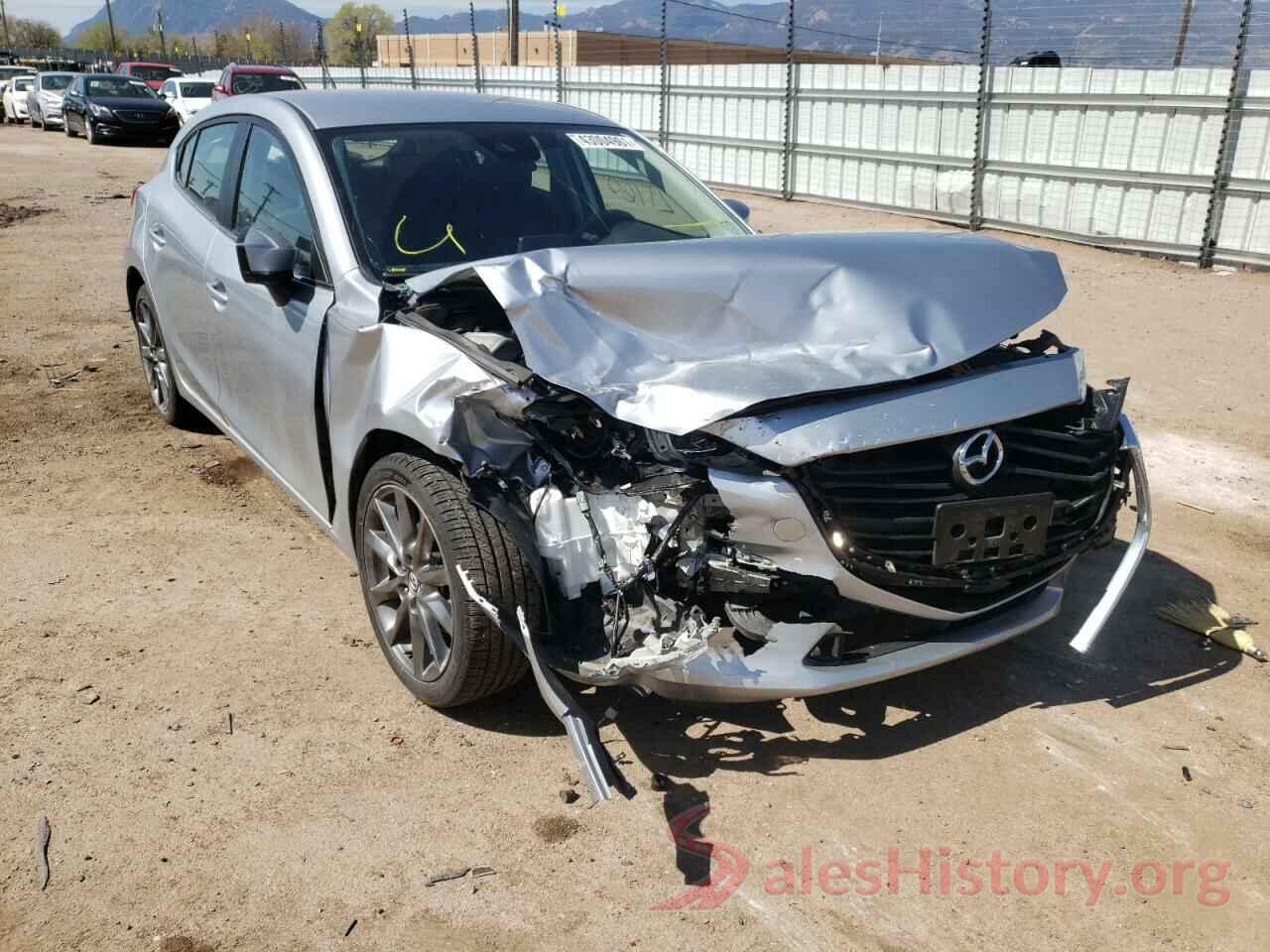 3MZBN1L30JM266538 2018 MAZDA 3