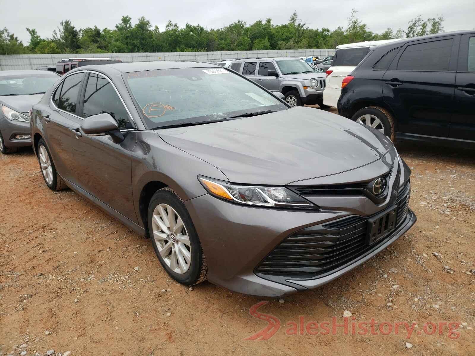 4T1B11HK9JU135680 2018 TOYOTA CAMRY