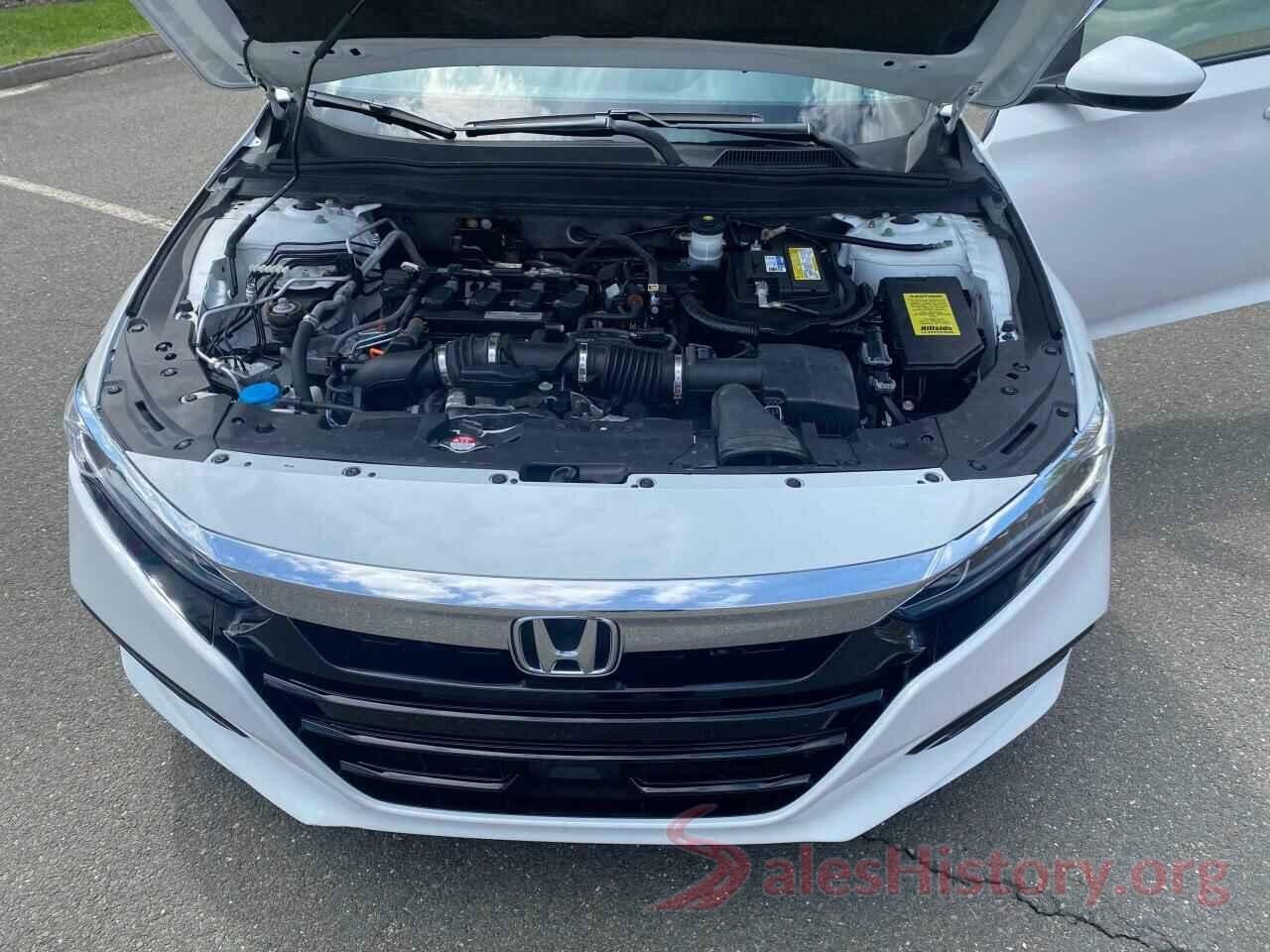 1HGCV1F33JA062981 2018 HONDA ACCORD