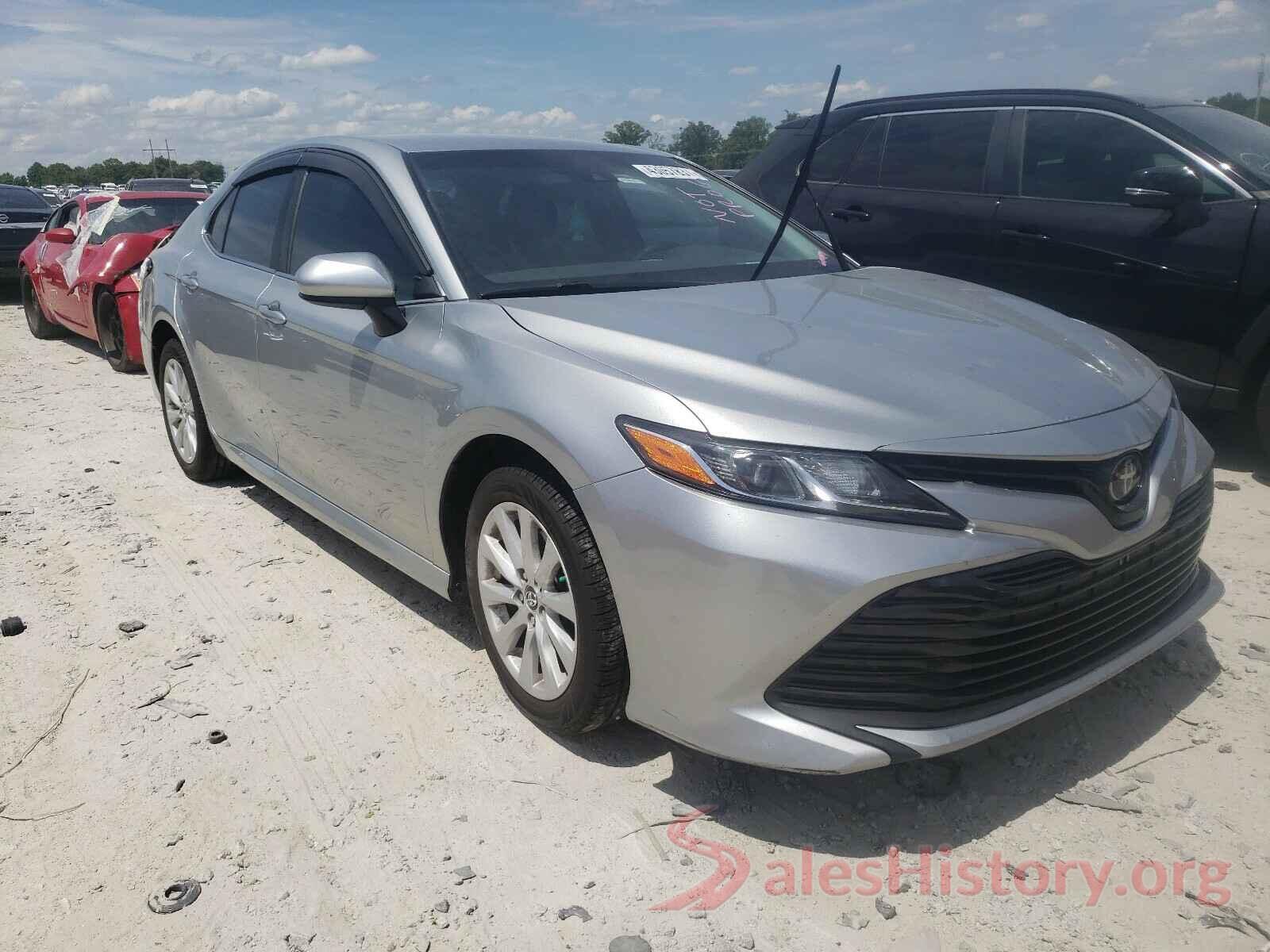 4T1B11HK5JU093587 2018 TOYOTA CAMRY